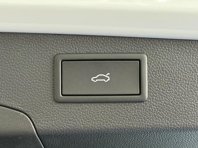 パサート ｅＴＳＩ　Ｒライン　認定中古車　純正ＮＡＶＩ　バックカメラ　ＥＴＣ　ＬＥＤヘッドライト　障害物センサー　アラウンドビューカメラ　禁煙車　当店ユーザー下取車　ワンオーナー　トランクドア自動開閉　純正アルミホイール（43枚目）