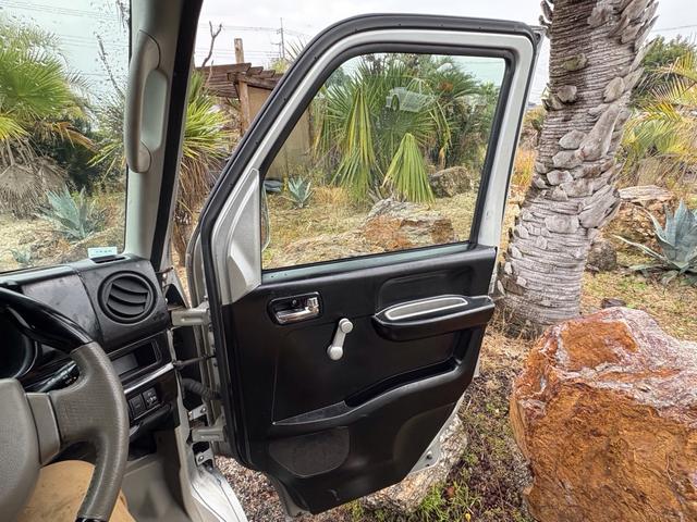 エブリイ PA AC PS 5MT フレンチバスキット 外足回りリフトアップ MTタイヤ 外ホイール 外シートカバー 外フロアマット 外ハンドル ダッシュ板トリム塗装 オーディオディスプレー ETC バックカメラ(28枚目)