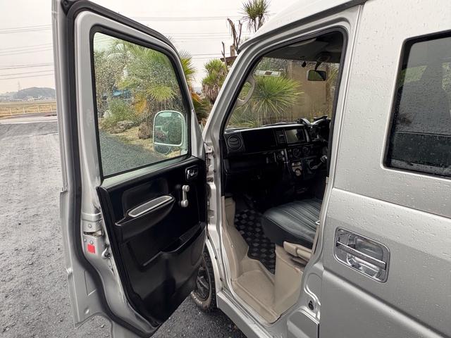 エブリイ PA AC PS 5MT フレンチバスキット 外足回りリフトアップ MTタイヤ 外ホイール 外シートカバー 外フロアマット 外ハンドル ダッシュ板トリム塗装 オーディオディスプレー ETC バックカメラ(56枚目)