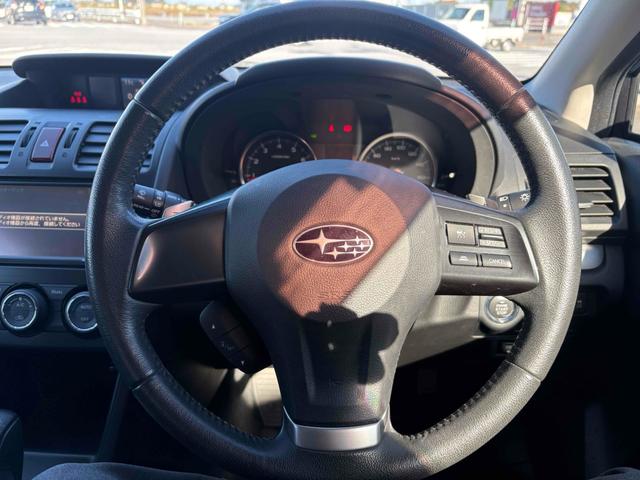 インプレッサＧ４ ２．０ｉアイサイト　４ＷＤ　ＥＴＣ　オートクルーズコントロール　衝突被害軽減システム　バックカメラ　ナビ　ＴＶ　アルミホイール　オートライト　ＣＶＴ　シートヒーター　スマートキー　アイドリングストップ　盗難防止システム（3枚目）