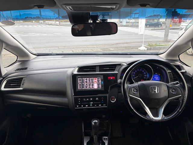 フィット 13G・Lパッケージ ETC バックカメラ ナビ TV オートクルーズコントロール 衝突被害軽減システム アルミホイール オートライト LEDヘッドランプ スマートキー アイドリングストップ 電動格納ミラー フルフラット(2枚目)