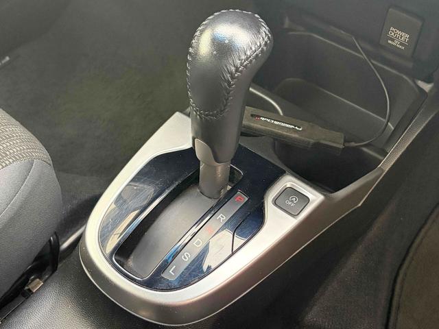 フィット 13G・Lパッケージ ETC バックカメラ ナビ TV オートクルーズコントロール 衝突被害軽減システム アルミホイール オートライト LEDヘッドランプ スマートキー アイドリングストップ 電動格納ミラー フルフラット(8枚目)