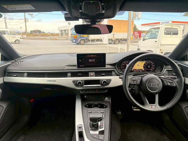 Ａ５スポーツバック ２．０ＴＦＳＩクワトロ　スポーツ　４ＷＤ　ＥＴＣ　クリアランスソナー　オートクルーズコントロール　パークアシスト　衝突被害軽減システム　バックカメラ　ナビ　ＴＶ　アルミホイール　オートライト　ＨＩＤ　ＡＴ　シートヒーター　スマートキー（2枚目）