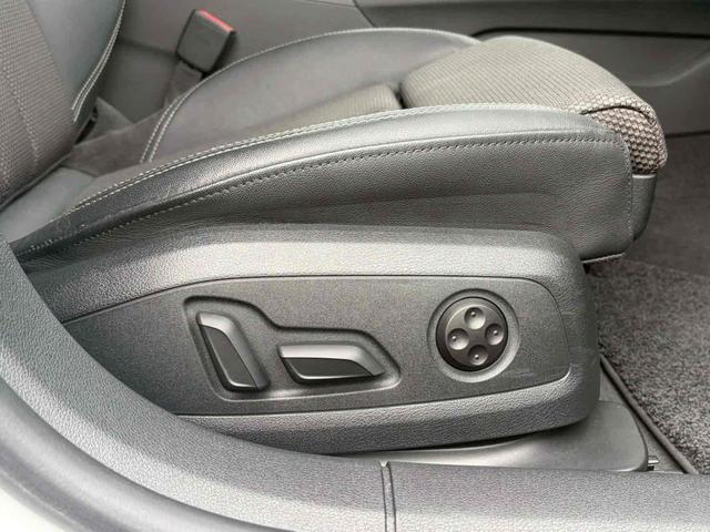 Ａ５スポーツバック ２．０ＴＦＳＩクワトロ　スポーツ　４ＷＤ　ＥＴＣ　クリアランスソナー　オートクルーズコントロール　パークアシスト　衝突被害軽減システム　バックカメラ　ナビ　ＴＶ　アルミホイール　オートライト　ＨＩＤ　ＡＴ　シートヒーター　スマートキー（48枚目）