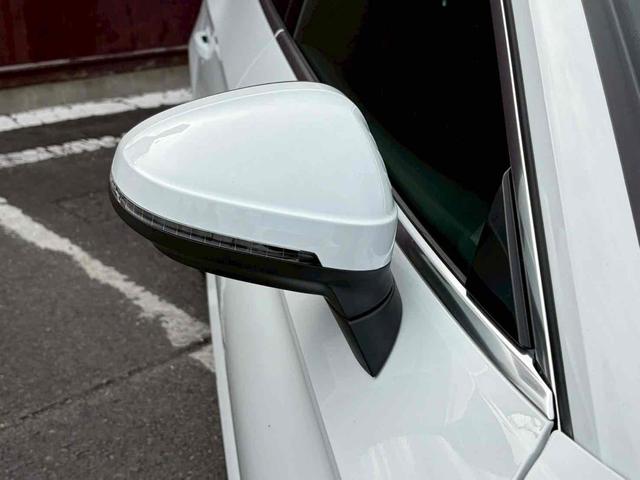 Ａ５スポーツバック ２．０ＴＦＳＩクワトロ　スポーツ　４ＷＤ　ＥＴＣ　クリアランスソナー　オートクルーズコントロール　パークアシスト　衝突被害軽減システム　バックカメラ　ナビ　ＴＶ　アルミホイール　オートライト　ＨＩＤ　ＡＴ　シートヒーター　スマートキー（50枚目）