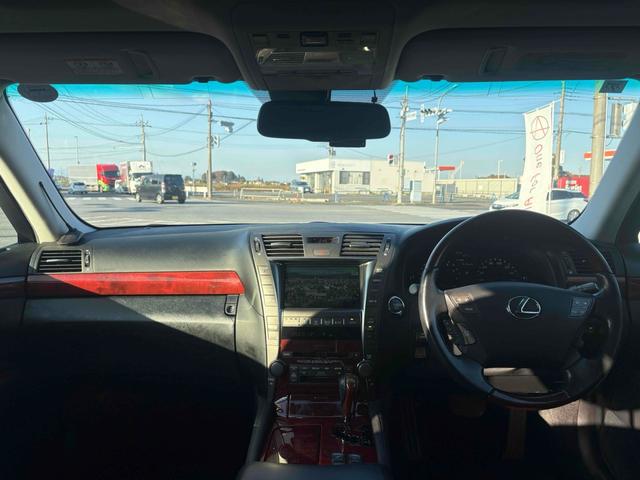 ＬＳ ＬＳ４６０　バージョンＳ　ドライブレコーダー　ＥＴＣ　クリアランスソナー　オートクルーズコントロール　バックカメラ　ナビ　ＴＶ　アルミホイール　オートライト　ＨＩＤ　サンルーフ　ＡＴ　シートエアコン　スマートキー（2枚目）