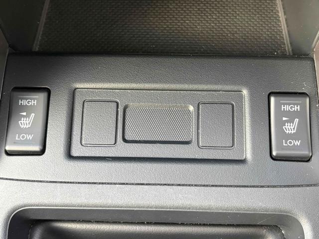 フォレスター ２．０ｉ－Ｌ　４ＷＤ　ＥＴＣ　バックカメラ　オートクルーズコントロール　ナビ　ＴＶ　ＨＩＤ　アルミホイール　キーレスエントリー　電動格納ミラー　シートヒーター　ＭＴ　盗難防止システム　衝突安全ボディ　ＵＳＢ（8枚目）