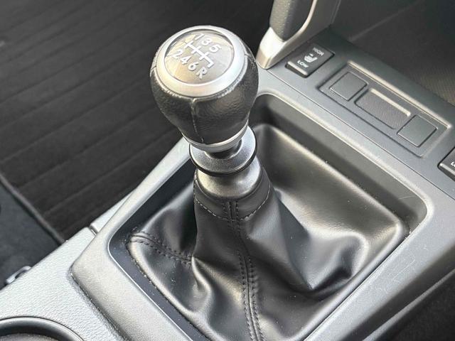 フォレスター ２．０ｉ－Ｌ　４ＷＤ　ＥＴＣ　バックカメラ　オートクルーズコントロール　ナビ　ＴＶ　ＨＩＤ　アルミホイール　キーレスエントリー　電動格納ミラー　シートヒーター　ＭＴ　盗難防止システム　衝突安全ボディ　ＵＳＢ（9枚目）
