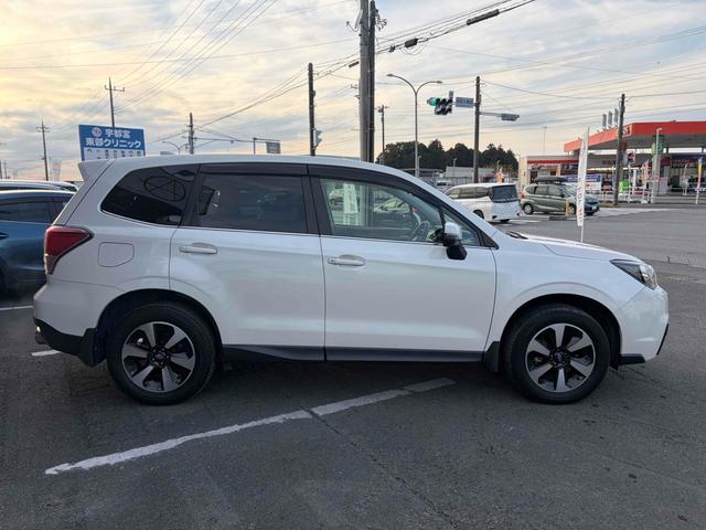 フォレスター ２．０ｉ－Ｌ　４ＷＤ　ＥＴＣ　バックカメラ　オートクルーズコントロール　ナビ　ＴＶ　ＨＩＤ　アルミホイール　キーレスエントリー　電動格納ミラー　シートヒーター　ＭＴ　盗難防止システム　衝突安全ボディ　ＵＳＢ（14枚目）