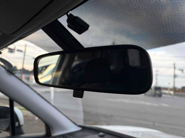 フォレスター ２．０ｉ－Ｌ　４ＷＤ　ＥＴＣ　バックカメラ　オートクルーズコントロール　ナビ　ＴＶ　ＨＩＤ　アルミホイール　キーレスエントリー　電動格納ミラー　シートヒーター　ＭＴ　盗難防止システム　衝突安全ボディ　ＵＳＢ（35枚目）