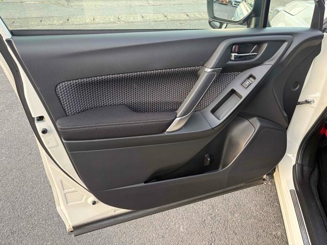 フォレスター ２．０ｉ－Ｌ　４ＷＤ　ＥＴＣ　バックカメラ　オートクルーズコントロール　ナビ　ＴＶ　ＨＩＤ　アルミホイール　キーレスエントリー　電動格納ミラー　シートヒーター　ＭＴ　盗難防止システム　衝突安全ボディ　ＵＳＢ（42枚目）