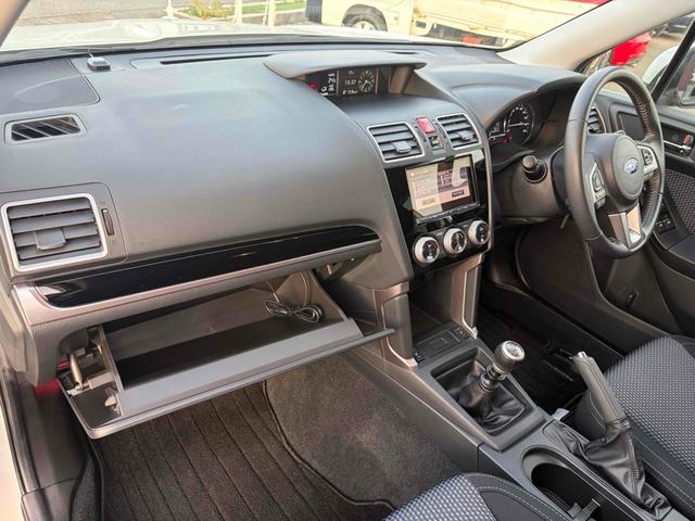 フォレスター ２．０ｉ－Ｌ　４ＷＤ　ＥＴＣ　バックカメラ　オートクルーズコントロール　ナビ　ＴＶ　ＨＩＤ　アルミホイール　キーレスエントリー　電動格納ミラー　シートヒーター　ＭＴ　盗難防止システム　衝突安全ボディ　ＵＳＢ（45枚目）
