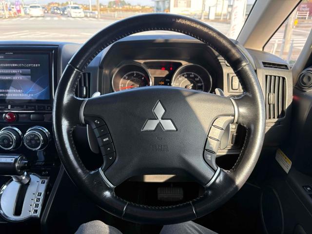 デリカＤ：５ Ｄ　パワーパッケージ　４ＷＤ　ＥＴＣ　ナビ　ＴＶ　オートクルーズコントロール　両側電動スライドドア　オートライト　ＨＩＤ　スマートキー　電動格納ミラー　シートヒーター　後席モニター　３列シート　ウォークスルー　ＡＴ（3枚目）