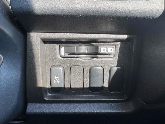 デリカＤ：５ Ｄ　パワーパッケージ　４ＷＤ　ＥＴＣ　ナビ　ＴＶ　オートクルーズコントロール　両側電動スライドドア　オートライト　ＨＩＤ　スマートキー　電動格納ミラー　シートヒーター　後席モニター　３列シート　ウォークスルー　ＡＴ（6枚目）