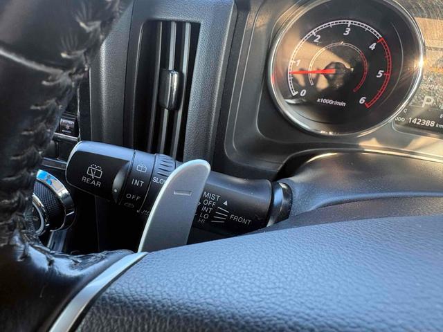 デリカＤ：５ Ｄ　パワーパッケージ　４ＷＤ　ＥＴＣ　ナビ　ＴＶ　オートクルーズコントロール　両側電動スライドドア　オートライト　ＨＩＤ　スマートキー　電動格納ミラー　シートヒーター　後席モニター　３列シート　ウォークスルー　ＡＴ（27枚目）