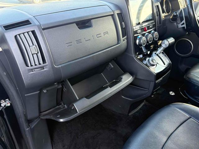 デリカＤ：５ Ｄ　パワーパッケージ　４ＷＤ　ＥＴＣ　ナビ　ＴＶ　オートクルーズコントロール　両側電動スライドドア　オートライト　ＨＩＤ　スマートキー　電動格納ミラー　シートヒーター　後席モニター　３列シート　ウォークスルー　ＡＴ（29枚目）