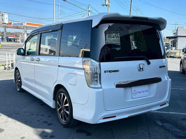 ステップワゴンスパーダ Ｚ　ＥＴＣ　バックカメラ　ナビ　ＴＶ　オートクルーズコントロール　両側電動スライドドア　ＨＩＤ　アイドリングストップ　電動格納ミラー　３列シート　ＣＶＴ　アルミホイール　ＣＤ　ＤＶＤ再生　ＵＳＢ（16枚目）