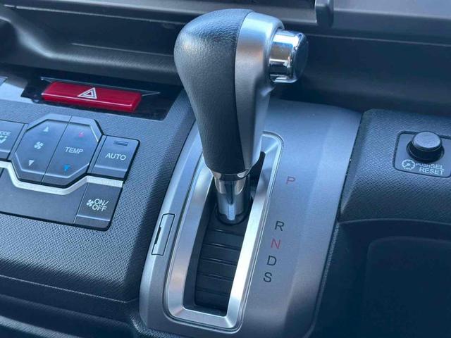 ステップワゴンスパーダ Ｚ　ＥＴＣ　バックカメラ　ナビ　ＴＶ　オートクルーズコントロール　両側電動スライドドア　ＨＩＤ　アイドリングストップ　電動格納ミラー　３列シート　ＣＶＴ　アルミホイール　ＣＤ　ＤＶＤ再生　ＵＳＢ（21枚目）