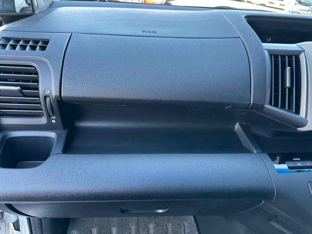 ステップワゴンスパーダ Ｚ　ＥＴＣ　バックカメラ　ナビ　ＴＶ　オートクルーズコントロール　両側電動スライドドア　ＨＩＤ　アイドリングストップ　電動格納ミラー　３列シート　ＣＶＴ　アルミホイール　ＣＤ　ＤＶＤ再生　ＵＳＢ（22枚目）