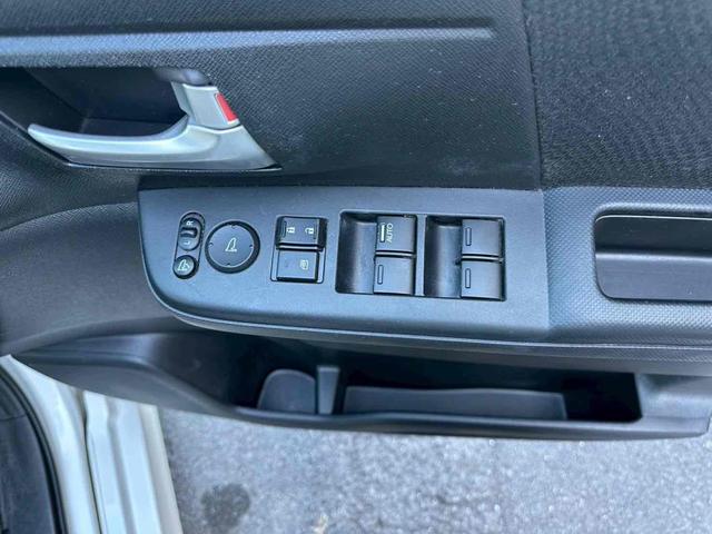 ステップワゴンスパーダ Ｚ　ＥＴＣ　バックカメラ　ナビ　ＴＶ　オートクルーズコントロール　両側電動スライドドア　ＨＩＤ　アイドリングストップ　電動格納ミラー　３列シート　ＣＶＴ　アルミホイール　ＣＤ　ＤＶＤ再生　ＵＳＢ（32枚目）