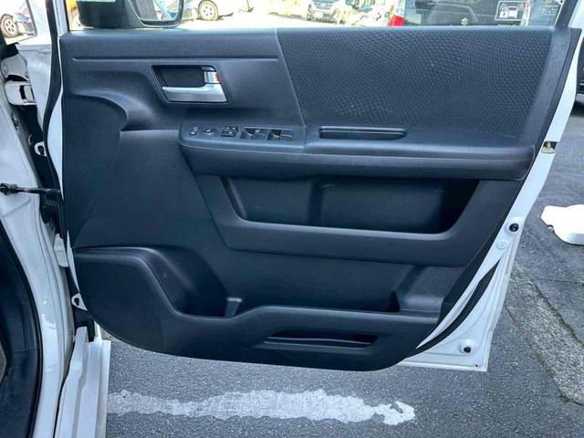 ステップワゴンスパーダ Ｚ　ＥＴＣ　バックカメラ　ナビ　ＴＶ　オートクルーズコントロール　両側電動スライドドア　ＨＩＤ　アイドリングストップ　電動格納ミラー　３列シート　ＣＶＴ　アルミホイール　ＣＤ　ＤＶＤ再生　ＵＳＢ（33枚目）