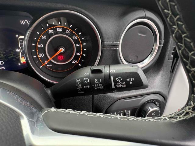 ジープ・ラングラーアンリミテッド サハラ　４ＷＤ　バックカメラ　クリアランスソナー　オートクルーズコントロール　衝突被害軽減システム　サンルーフ　ナビ　オートライト　ＬＥＤヘッドランプ　アルミホイール　スマートキー　アイドリングストップ　ＡＴ（10枚目）