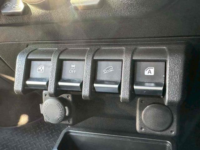 ジムニーシエラ ＪＬ　４ＷＤ　ＥＴＣ　バックカメラ　ナビ　ＴＶ　オートライト　アルミホイール　スマートキー　電動格納ミラー　シートヒーター　ＭＴ　盗難防止システム　衝突安全ボディ　ＣＤ　ＵＳＢ　ミュージックプレイヤー接続可（9枚目）