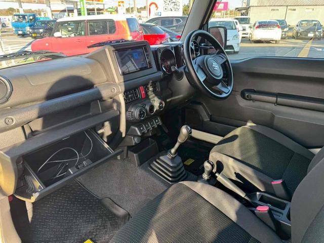 ジムニーシエラ ＪＬ　４ＷＤ　ＥＴＣ　バックカメラ　ナビ　ＴＶ　オートライト　アルミホイール　スマートキー　電動格納ミラー　シートヒーター　ＭＴ　盗難防止システム　衝突安全ボディ　ＣＤ　ＵＳＢ　ミュージックプレイヤー接続可（41枚目）