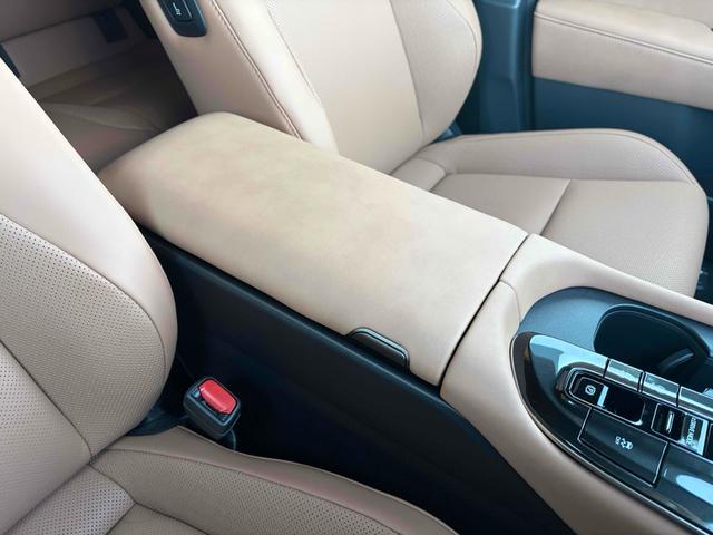 クラウンスポーツ Ｚ　４ＷＤ　クリアランスソナー　オートクルーズコントロール　レーンアシスト　パワーシート　衝突被害軽減システム　ナビ　ＴＶ　オートライト　ＬＥＤヘッドランプ　電動リアゲート　アルミホイール　スマートキー（34枚目）