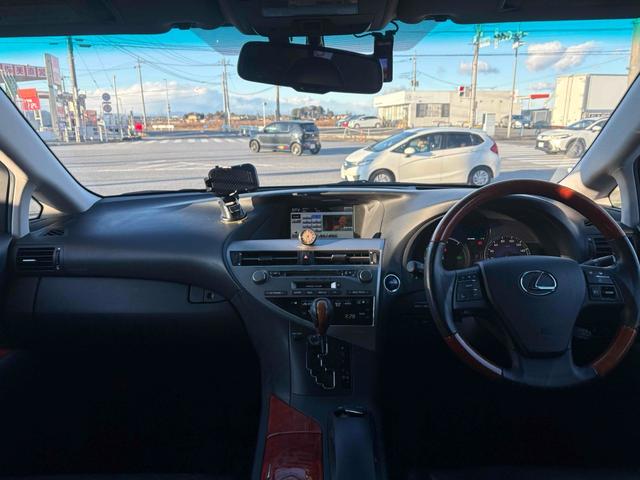 しっかりとした居住性。普段の街乗りからロングドライブまで変わらない快適性をお確かめください。