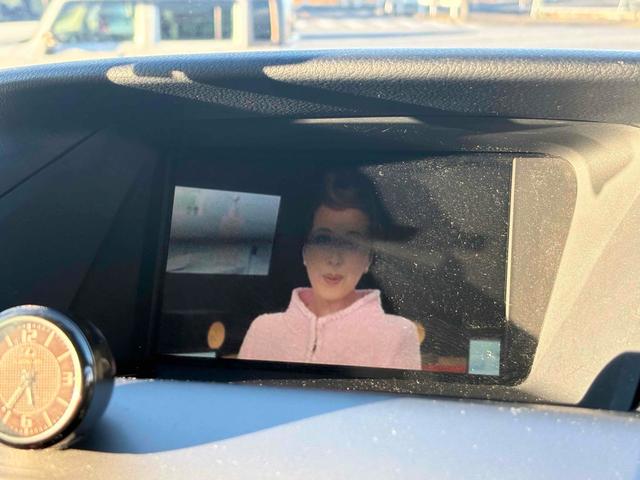 ＴＶ付きの車となっております。送迎時の待ち時間などとてもお役に立ちます。