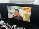 TV付きの車となっております。ドライブの合間の休憩中に気になる番組を見ることができます。