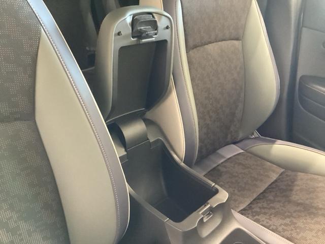 ヴェゼル e:HEVX・HuNTパッケージ 雹害車(59枚目)