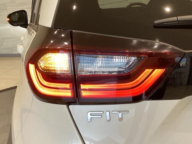 フィット ｅ：ＨＥＶホームブラックスタイル（12枚目）