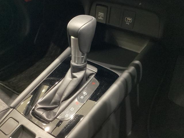 フィット ｅ：ＨＥＶホームブラックスタイル（57枚目）