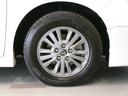純正のアルミホイール装着車です。タイヤサイズは１９５／６５Ｒ１５です。
