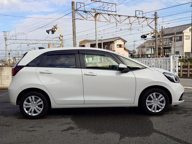 フィット e:HEVホーム 純正8型ナビTV バックカメラ ホンダセンシング 衝突軽減 レーダークルーズ レーンキープ ハーフレザーシート LEDヘッド オートハイビーム 前後コーナーセンサー スマートキー 前後ドラレコ 禁煙車(7枚目)