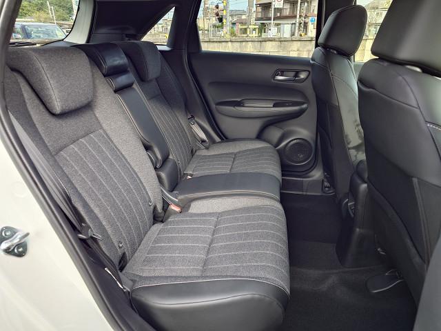 フィット e:HEVホーム 純正8型ナビTV バックカメラ ホンダセンシング 衝突軽減 レーダークルーズ レーンキープ ハーフレザーシート LEDヘッド オートハイビーム 前後コーナーセンサー スマートキー 前後ドラレコ 禁煙車(18枚目)