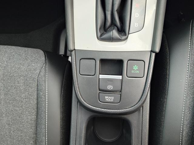 フィット e:HEVホーム 純正8型ナビTV バックカメラ ホンダセンシング 衝突軽減 レーダークルーズ レーンキープ ハーフレザーシート LEDヘッド オートハイビーム 前後コーナーセンサー スマートキー 前後ドラレコ 禁煙車(24枚目)