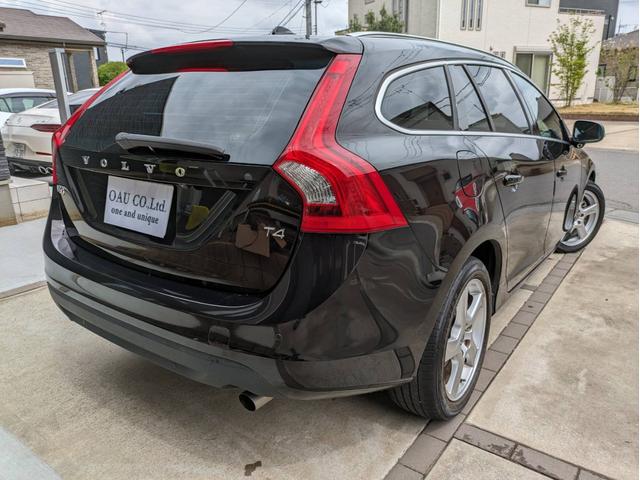 Ｖ６０ Ｔ４　スカンジナビアン・リミテッド　茶革シート／純正ナビ／地デジ／バックカメラ／ルーフレール／衝突軽減／レーダークルーズ／パワーシート／シートヒーター／ドライブレコーダー／ＥＴＣ／プッシュスタート／純正１７インチＡＷ／（2枚目）