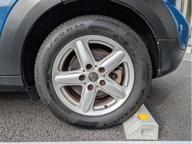 ＭＩＮＩ ワン　クロスオーバー　／社外ナビ／バックカメラ／テレビ／純正１６インチアルミホイール／ヘッドライトＨＩＤ／エアコン／キーレス／（24枚目）
