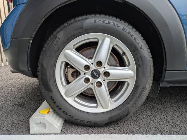 ＭＩＮＩ ワン　クロスオーバー　／社外ナビ／バックカメラ／テレビ／純正１６インチアルミホイール／ヘッドライトＨＩＤ／エアコン／キーレス／（25枚目）