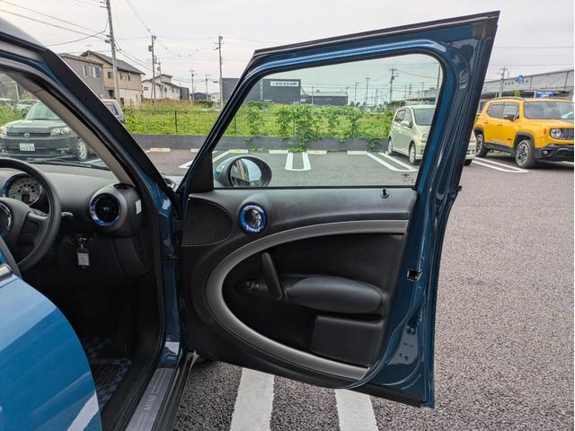 ＭＩＮＩ ワン　クロスオーバー　／社外ナビ／バックカメラ／テレビ／純正１６インチアルミホイール／ヘッドライトＨＩＤ／エアコン／キーレス／（27枚目）