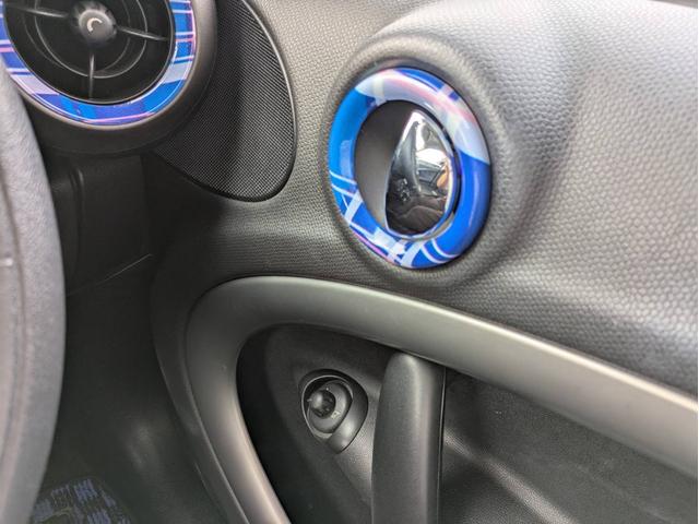 ＭＩＮＩ ワン　クロスオーバー　／社外ナビ／バックカメラ／テレビ／純正１６インチアルミホイール／ヘッドライトＨＩＤ／エアコン／キーレス／（41枚目）