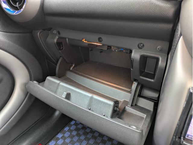 ＭＩＮＩ ワン　クロスオーバー　／社外ナビ／バックカメラ／テレビ／純正１６インチアルミホイール／ヘッドライトＨＩＤ／エアコン／キーレス／（55枚目）