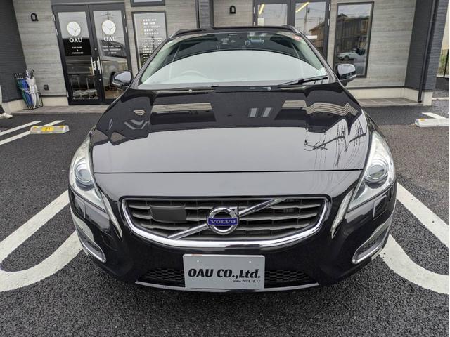 Ｖ６０ Ｔ４　ディスプレイオーディオ／本革シート／社外１８インチアルミホイール／ヘッドライトＬＥＤ／オートエアコン／キーレス／（9枚目）