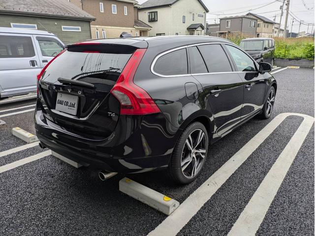 Ｖ６０ Ｔ４　ディスプレイオーディオ／本革シート／社外１８インチアルミホイール／ヘッドライトＬＥＤ／オートエアコン／キーレス／（12枚目）