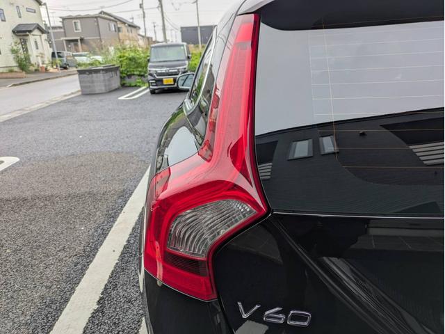 Ｖ６０ Ｔ４　ディスプレイオーディオ／本革シート／社外１８インチアルミホイール／ヘッドライトＬＥＤ／オートエアコン／キーレス／（20枚目）
