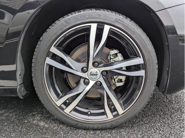 Ｖ６０ Ｔ４　ディスプレイオーディオ／本革シート／社外１８インチアルミホイール／ヘッドライトＬＥＤ／オートエアコン／キーレス／（23枚目）