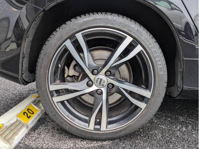 Ｖ６０ Ｔ４　ディスプレイオーディオ／本革シート／社外１８インチアルミホイール／ヘッドライトＬＥＤ／オートエアコン／キーレス／（24枚目）